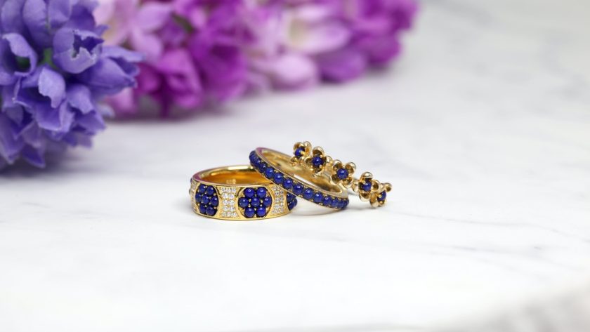 blue-and-gold ring set